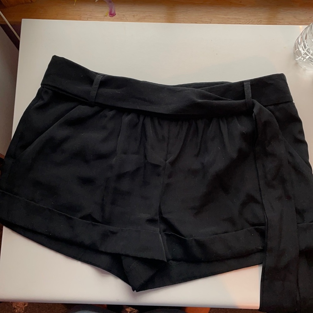 Black express shorts with side tie